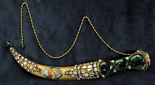 خنجر يعود تاريخه الى عام 1741م موجود في متحف طوب كابي
